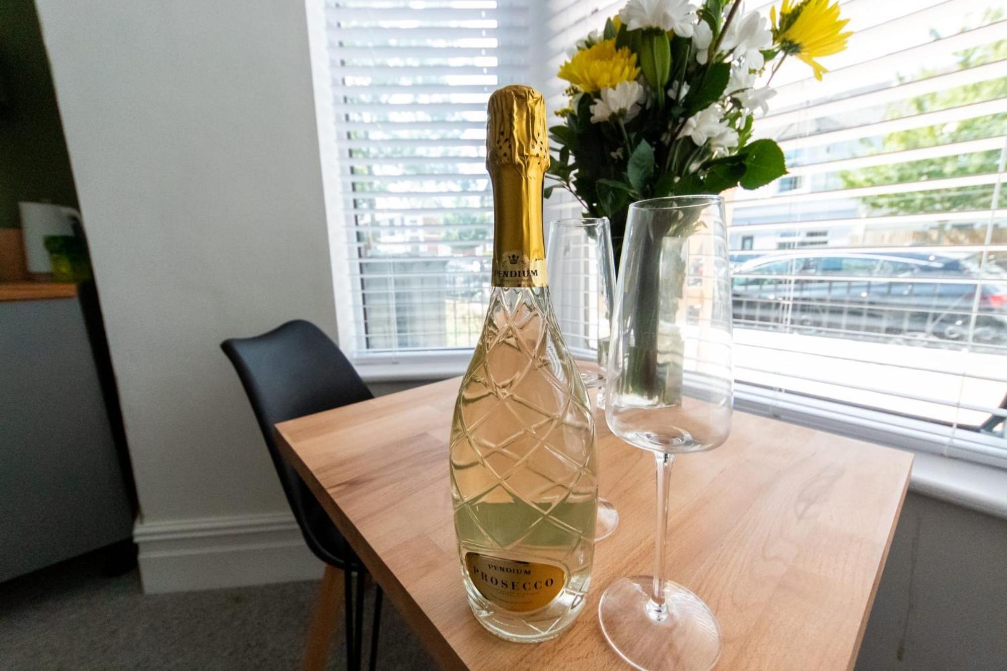 Bay City Studio Apartments By Staying-Away คาร์ดิฟฟ์ ภายนอก รูปภาพ